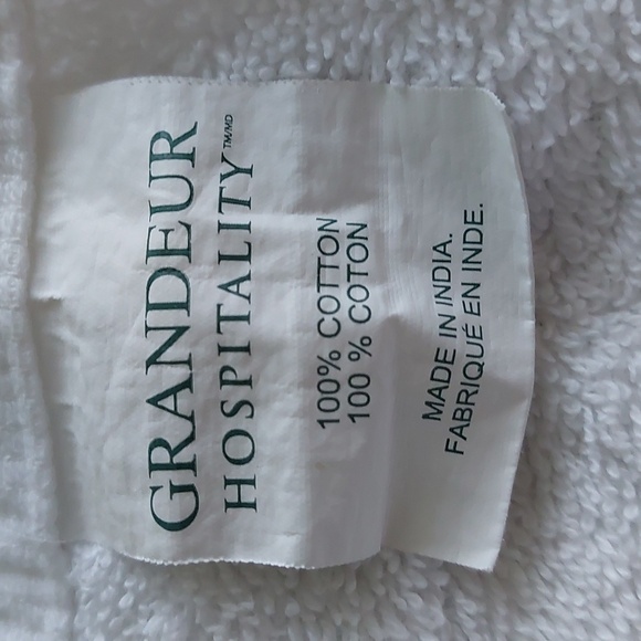 Luxurious White Bath Towels, Set of 2, 48X29.5 inches, made in India - Picture 3 of 3